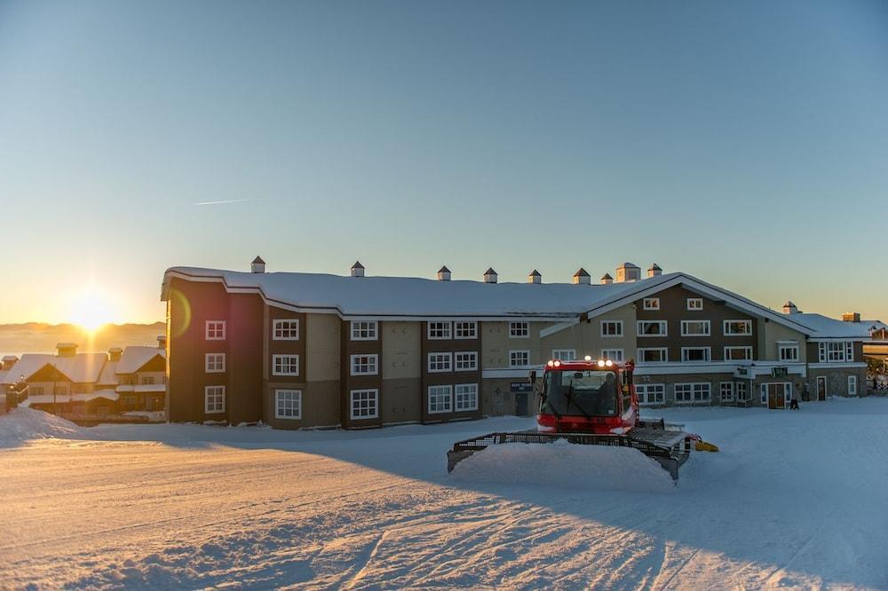 White Crystal Inn Big White Ski Resort ภายนอก รูปภาพ