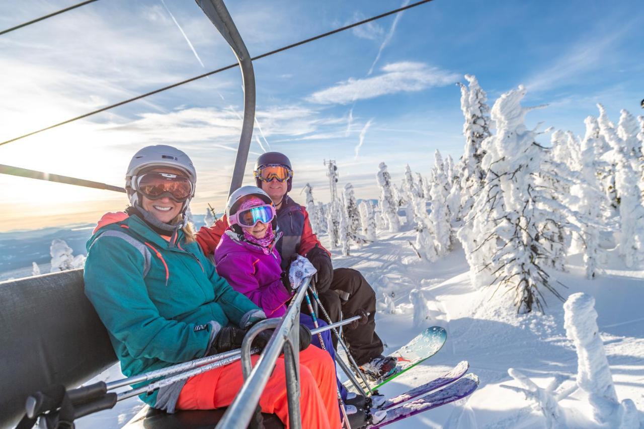 White Crystal Inn Big White Ski Resort ภายนอก รูปภาพ